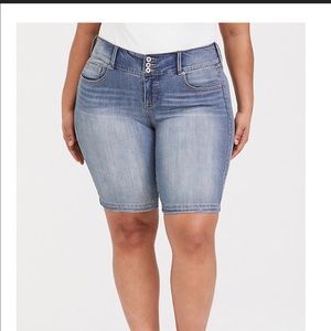 Torrid size 18 premium Bermuda Jean